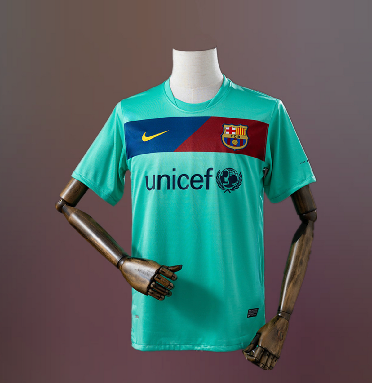 Barcelona 10/11 Away Kit